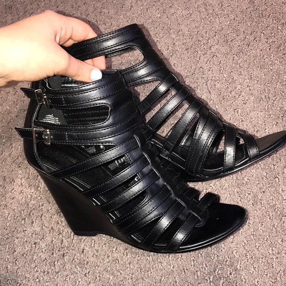 strappy wedges - Picture 1 of 3